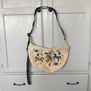 BNWT baggu embroidered medium cresent bag (price firm)